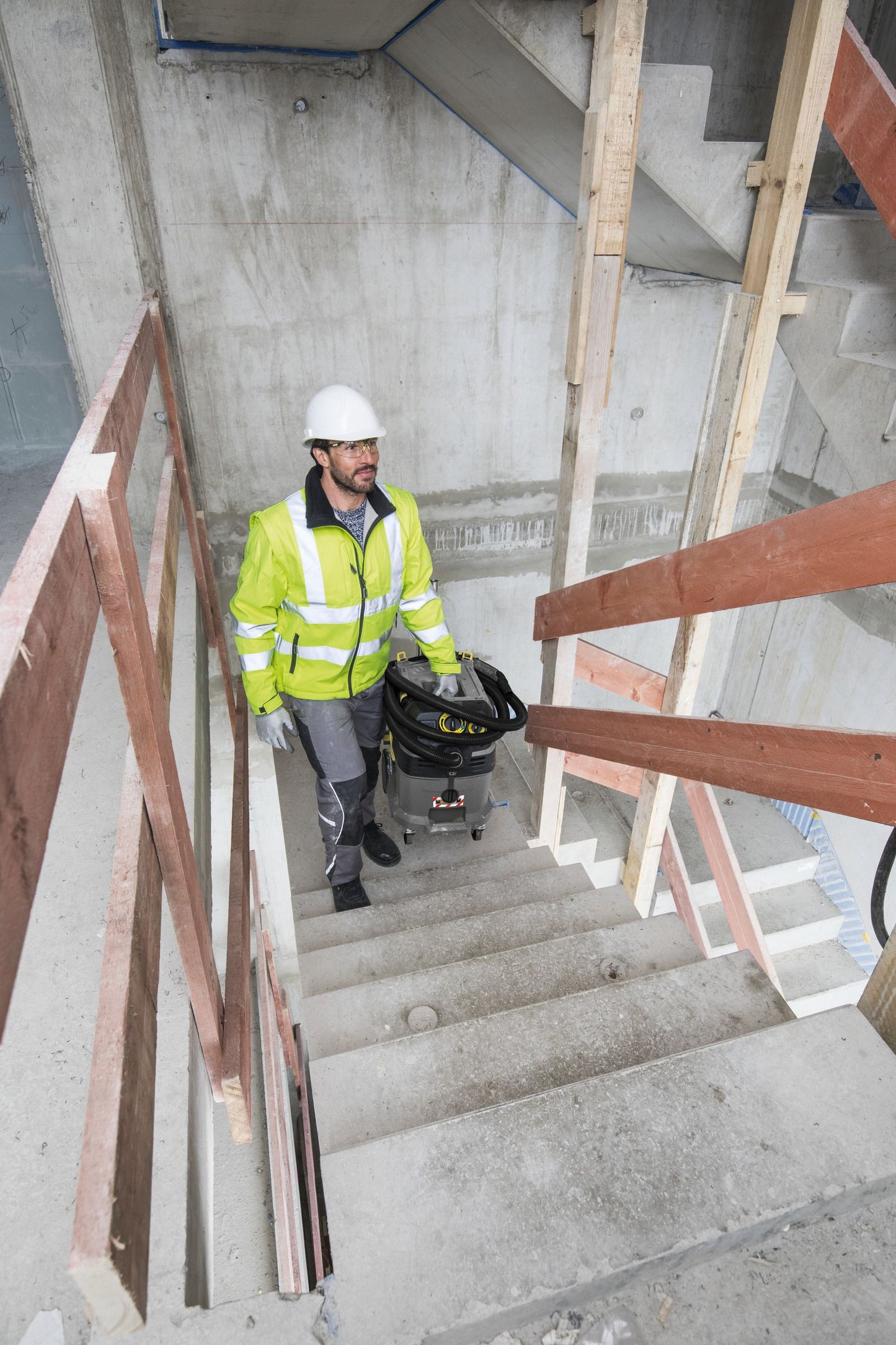 L'aspirateur de sécurité eau et poussières NT 30/1 Tact Te M Karcher 1.148-235.0